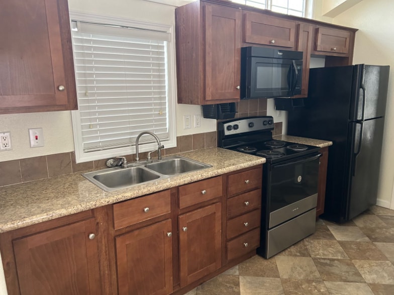 Building Photo - 2211 Ashberry Ave