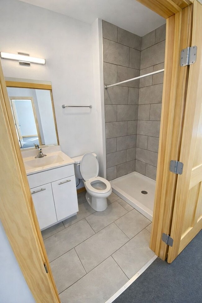 Building Photo - 2BD/1BA In Richmond - ?Half Off First Month’s Rent with Lease Starting by July 1?