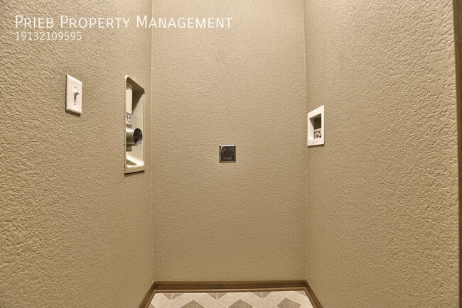 Building Photo - 902 S Woodson Ct