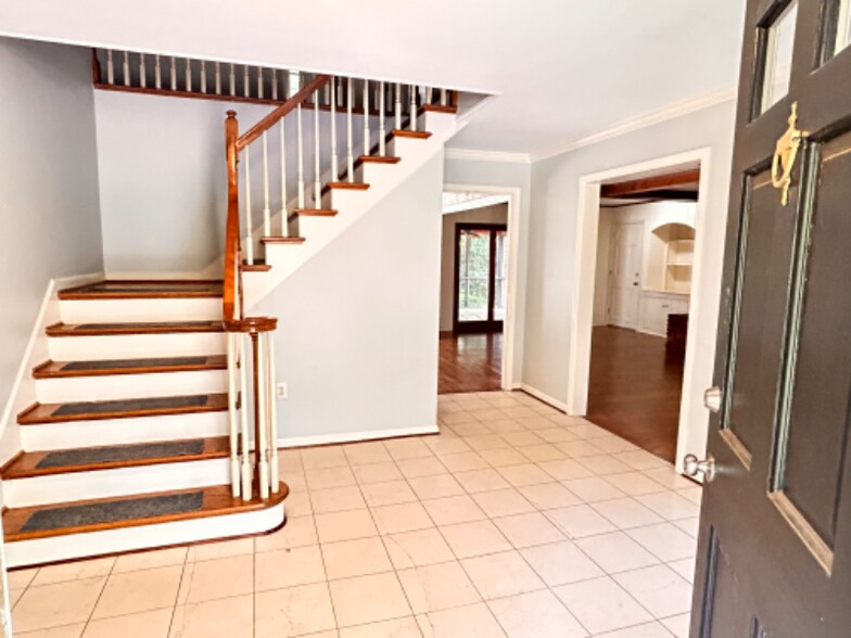 Building Photo - 6405 Deep Creek Dr