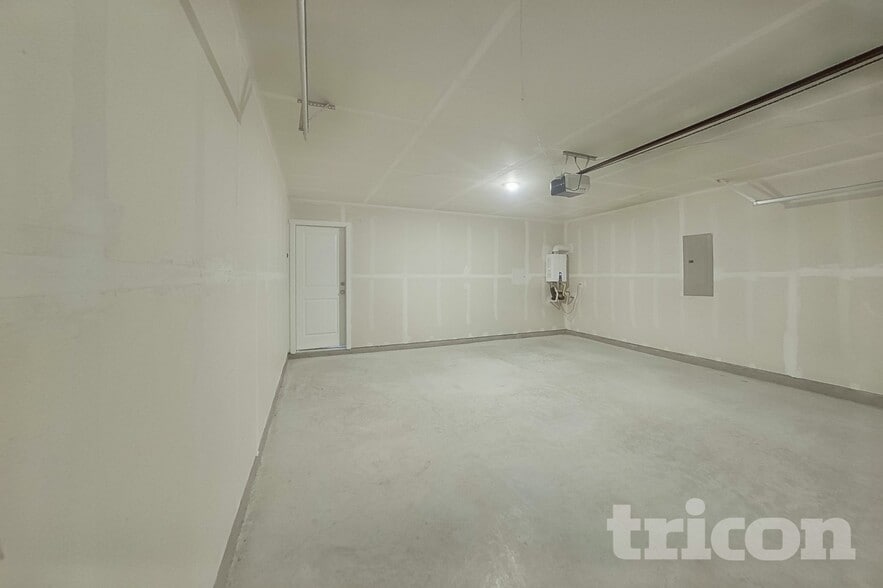 Building Photo - 3016 Pine St