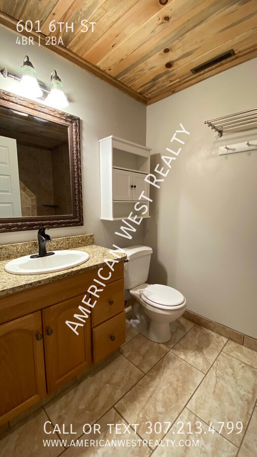 Building Photo - 601 6th St