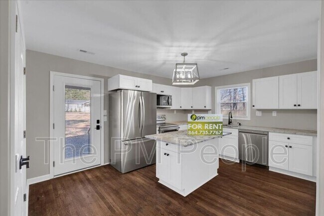 Building Photo - 501 S E St