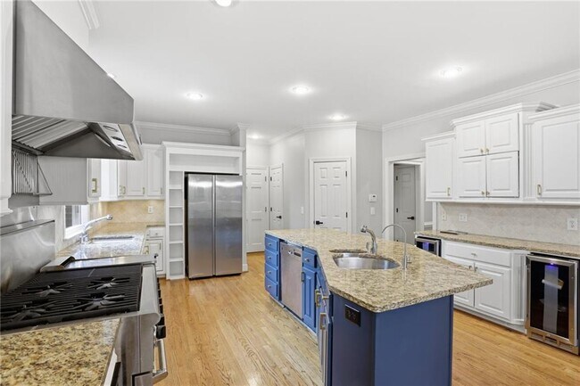 Building Photo - 4563 Fountain Dr NE