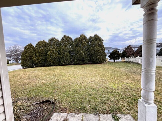 Building Photo - 152 Lantern Ln
