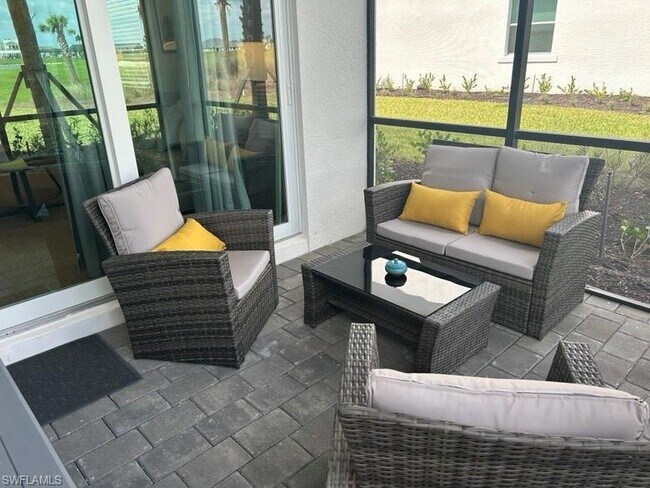 Building Photo - 15375 Grn Acrs Ave