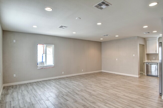Building Photo - 4005 N 15th Ave