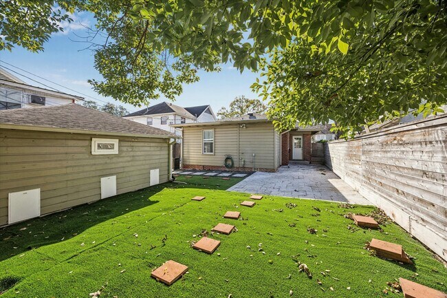 Building Photo - 1624 Branard St