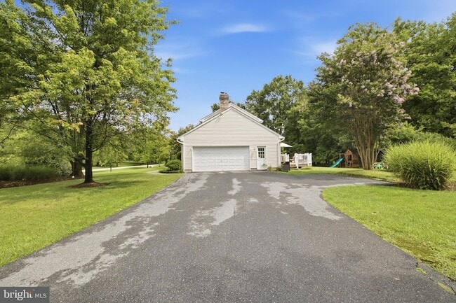 Building Photo - 7707 Lake Glen Dr