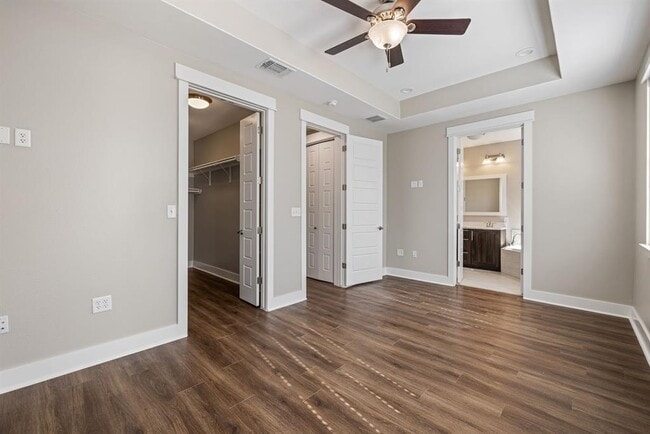 Building Photo - 1700 Cedar Bend Dr