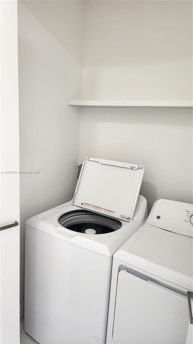 Building Photo - 301 Altara Ave