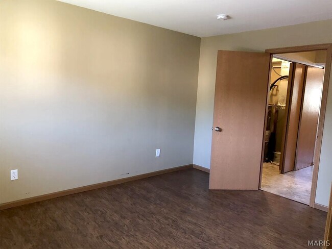 Building Photo - 2619 Sierra Dr