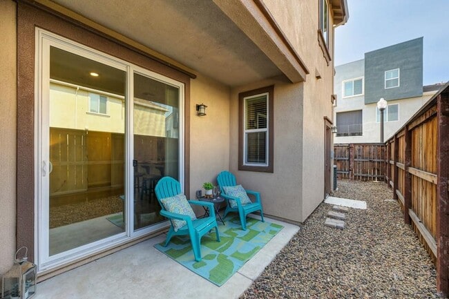 Building Photo - Now Leasing – 3 Bed + Loft, 2.5 Bath (2019...
