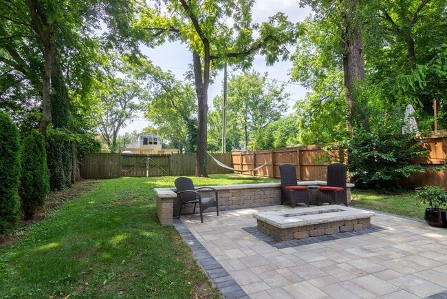 Building Photo - Great cottage house just off Ellington Pkwy-close to downtown!