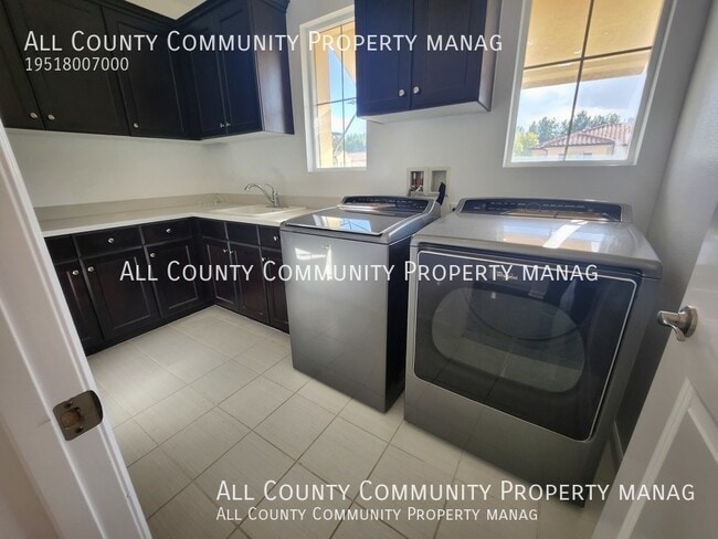 Building Photo - 43 Los Indios