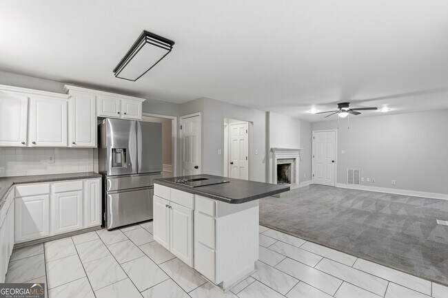 Building Photo - 140 Maple Pl