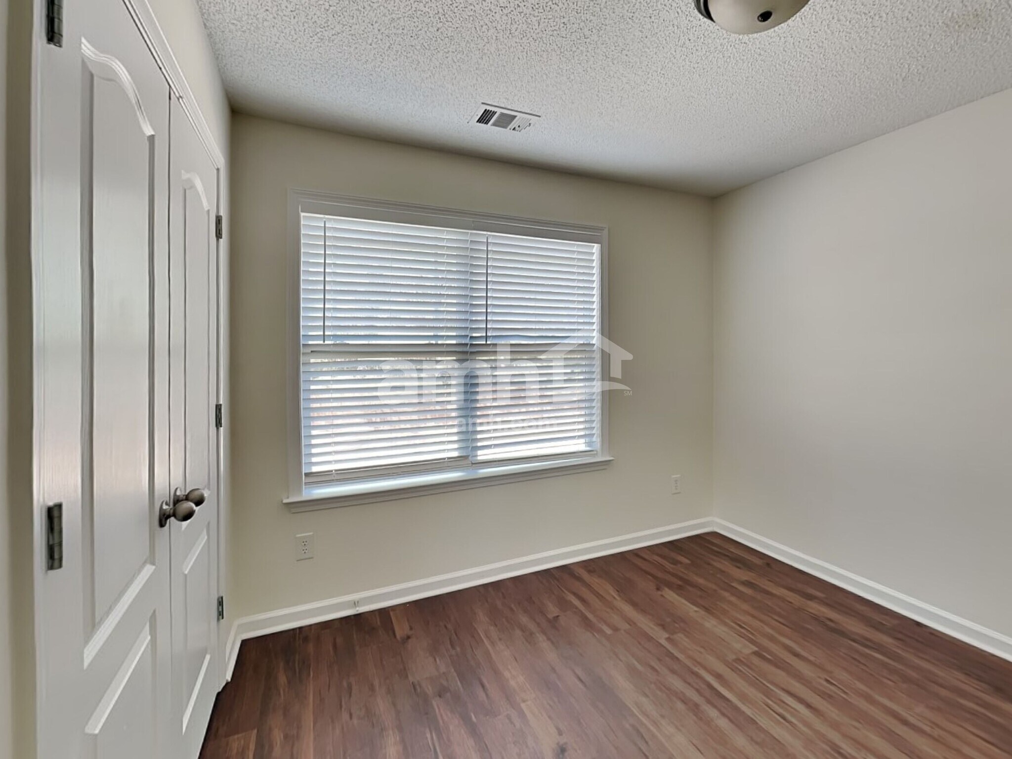 Building Photo - 145 Summit Point Dr