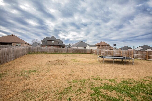 Building Photo - 337 Ryder St