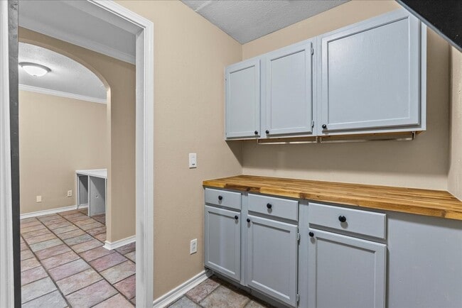 Building Photo - 114 Grand Ave