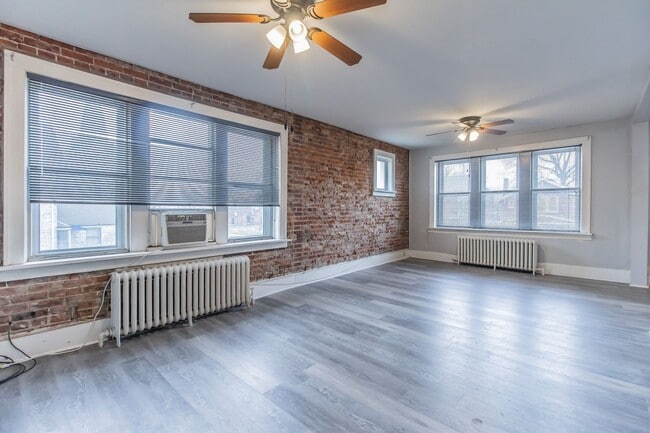 Building Photo - Loft like living in Carondelet.  Ask about...