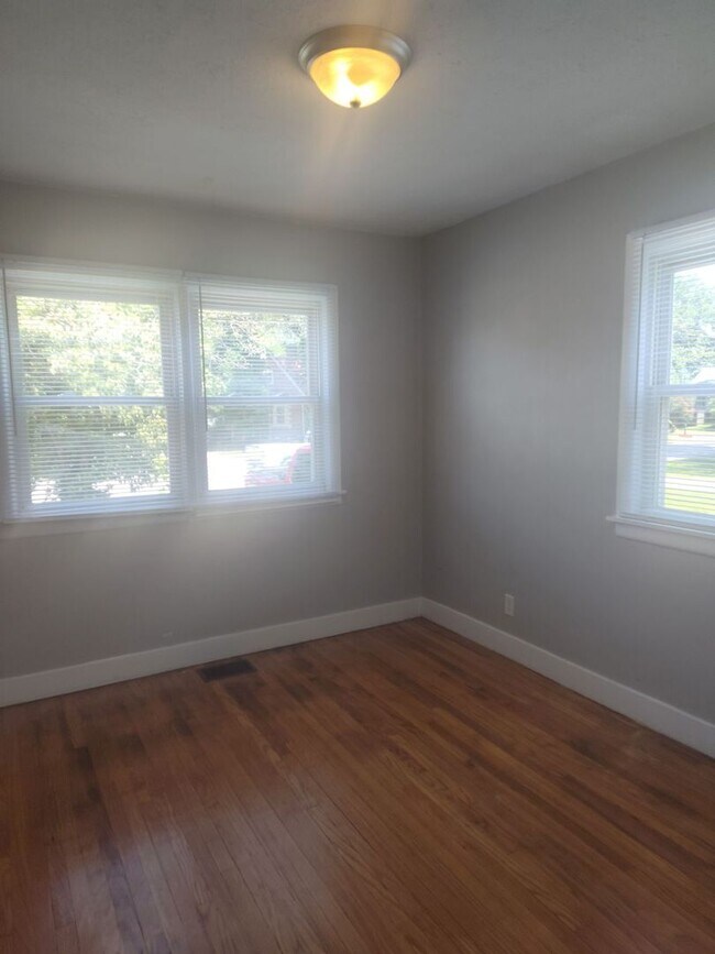 Building Photo - 868 Clarks Ln