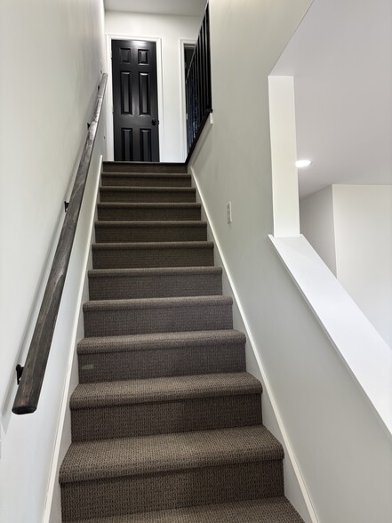 Stairway - 176 Savage Ln