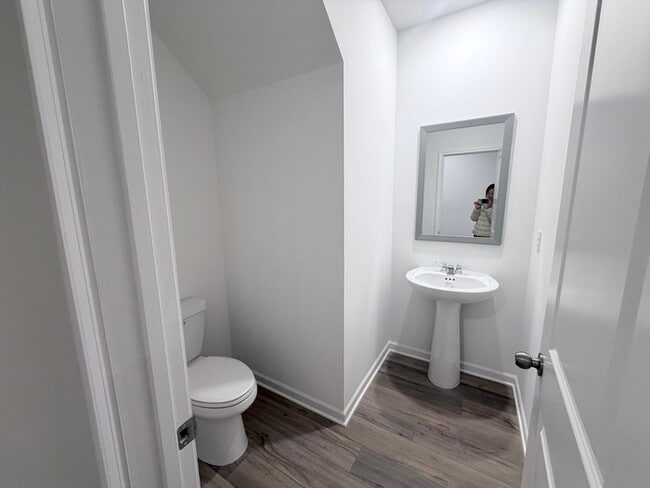 Building Photo - 532 Red Dragon Dr