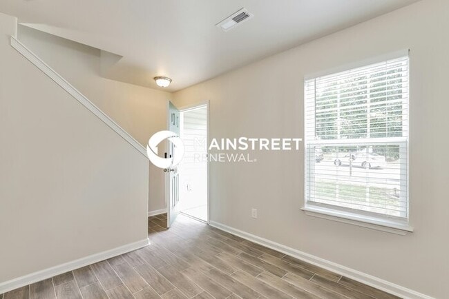 Building Photo - 3 Bedroom Pet-Friendly Home in GREENSBORO,...