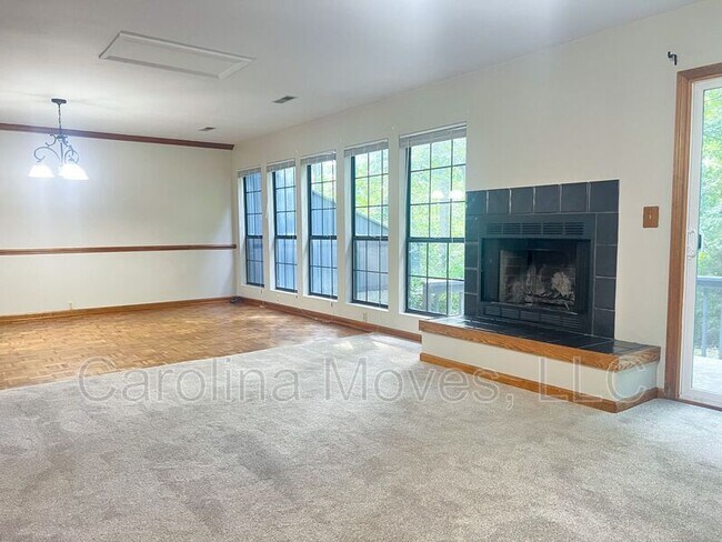 Building Photo - 214 Brookside Dr