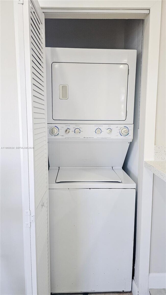 Building Photo - 13949 SW 44th Ln Cir