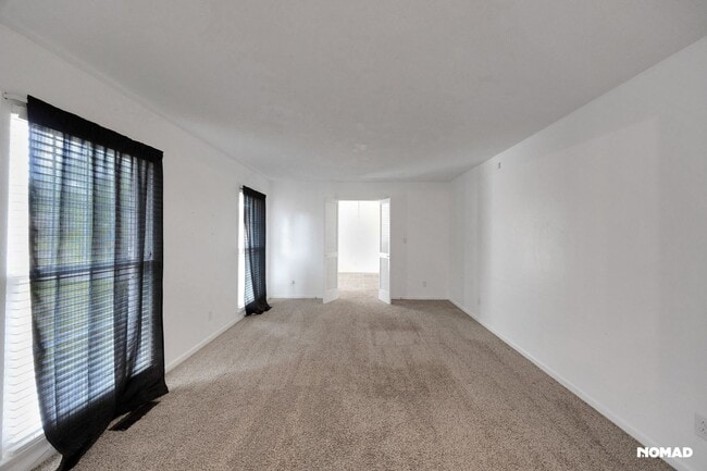 Building Photo - Spacious 4BR House in Fayetteville