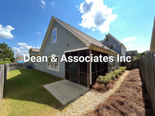 Building Photo - 472 Lake Chelsea Way