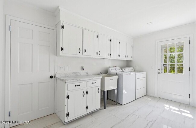 Building Photo - 600 N Edgemere Dr