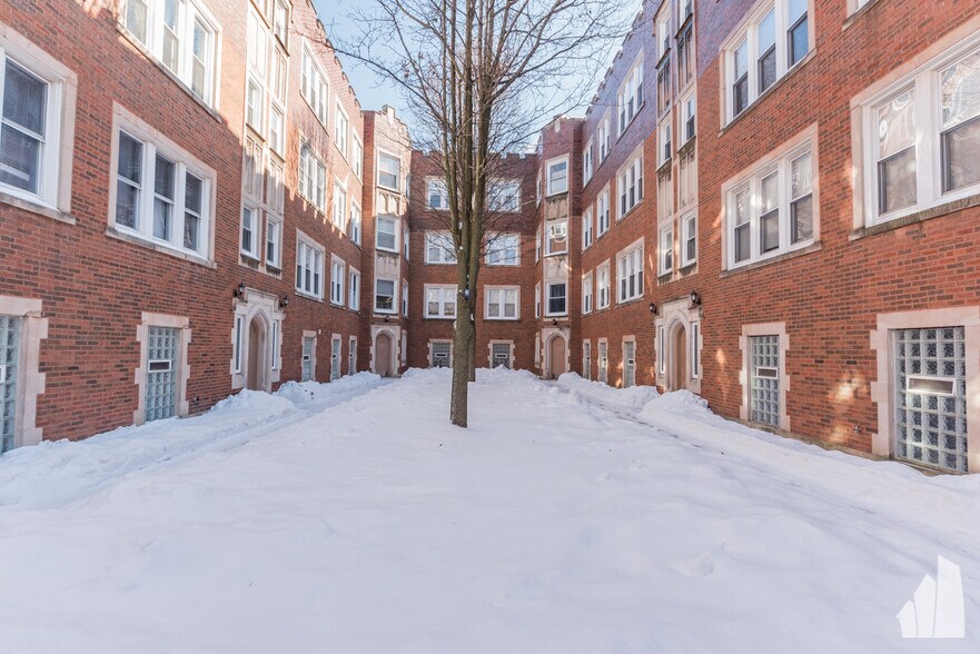Building Photo - 4419 N Lawndale Ave