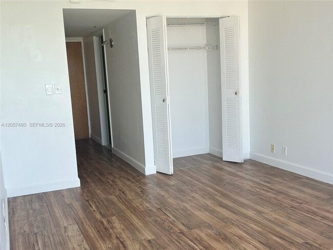 Building Photo - 7601 E Treasure Dr