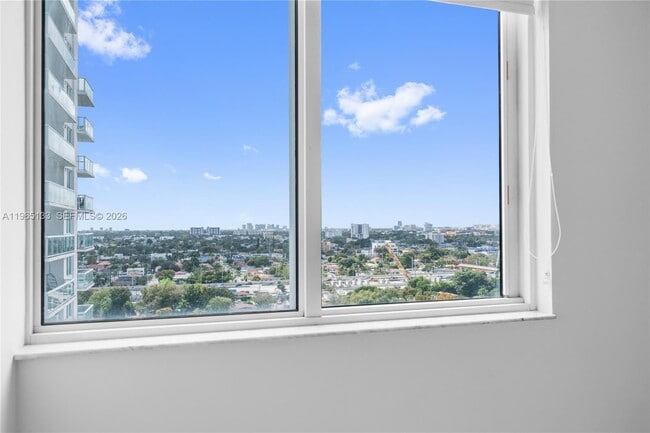 Building Photo - 1861 NW S River Dr