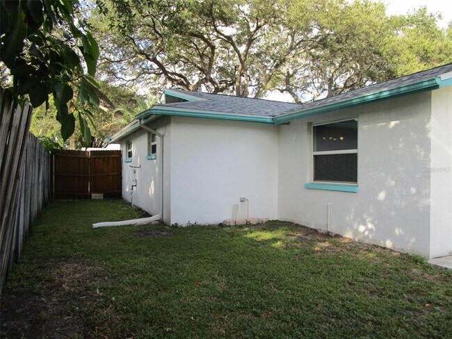 Building Photo - 7226 San Moritz Dr
