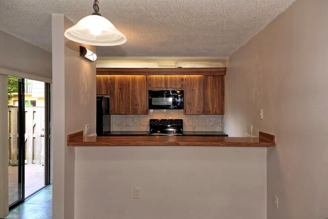 Building Photo - 5289 Middle Ct