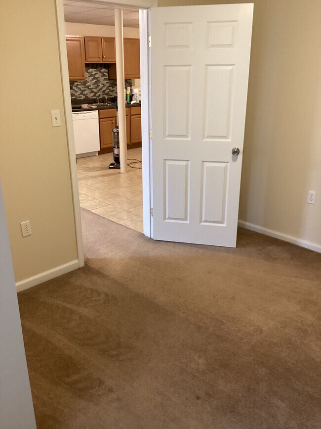 Building Photo - 633 Main St