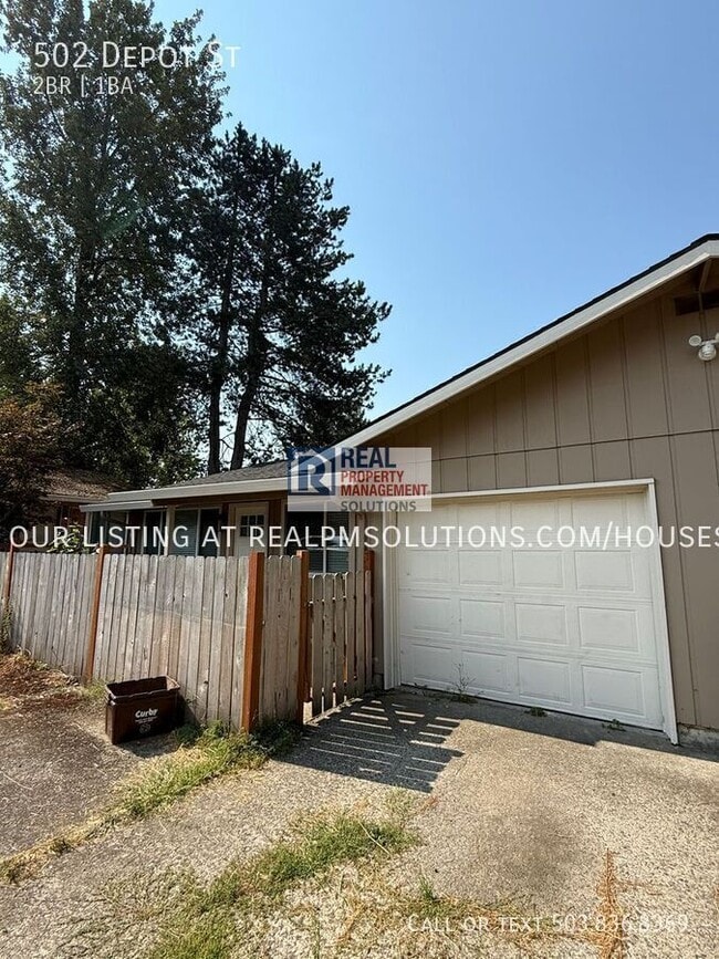 Building Photo - 502 Depot St