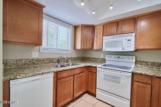 Building Photo - 1402 E Osborn Rd