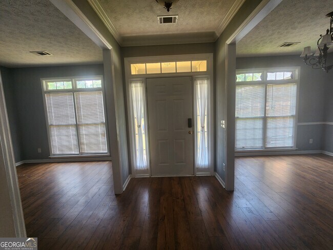 Building Photo - 7168 Village Loop