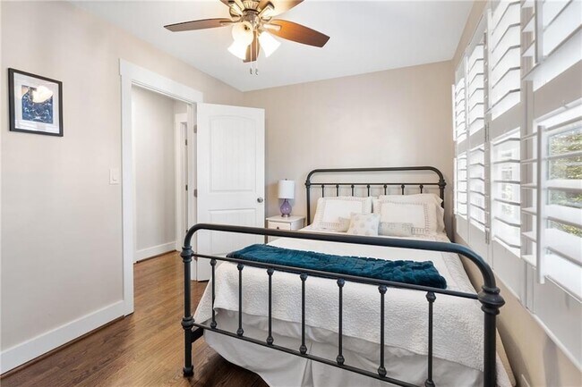 Building Photo - 2026 Harwinor Rd SE