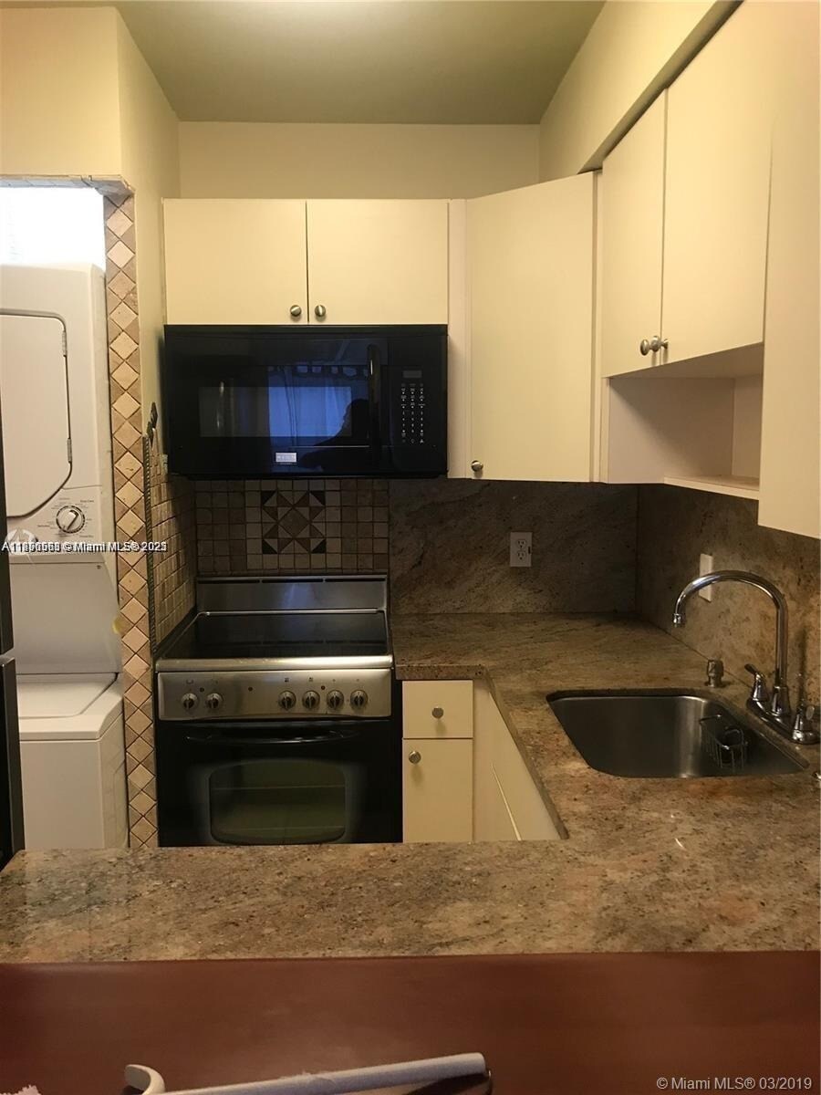 Building Photo - 134 SW 7th Ave