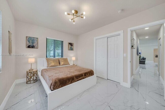 Building Photo - 305 NW 124th St