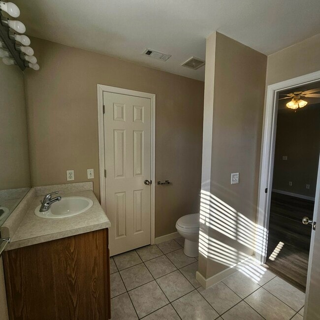 Building Photo - 2505 SW Choctaw St