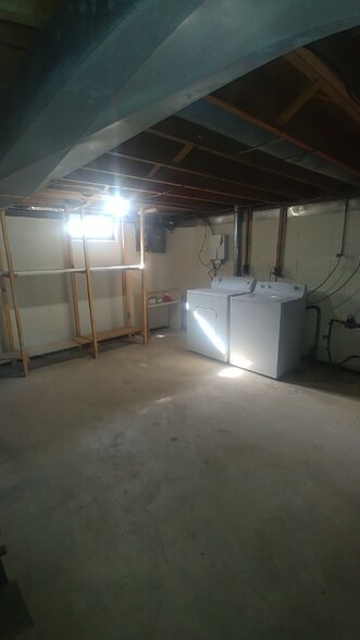 Building Photo - 321 Edgewood Ave