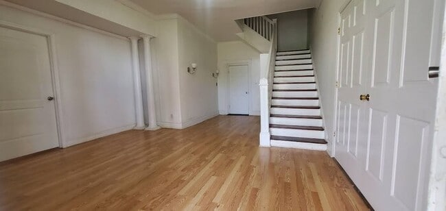 Building Photo - 201 S Broadway St