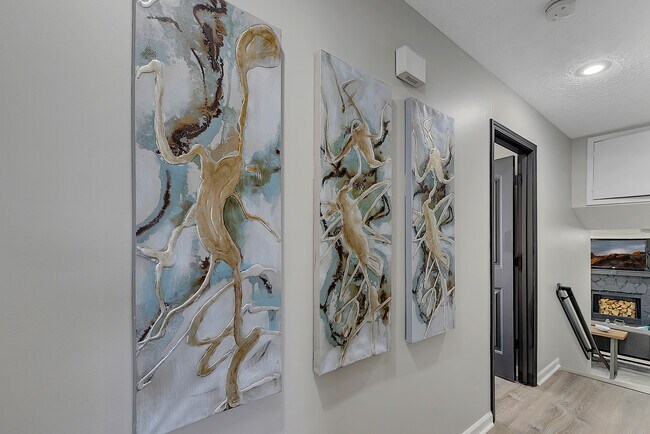 Building Photo - 2062 Woodbine Cir