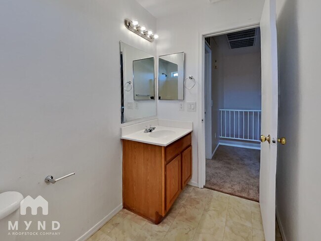 Building Photo - 12510 W Charter Oak Rd